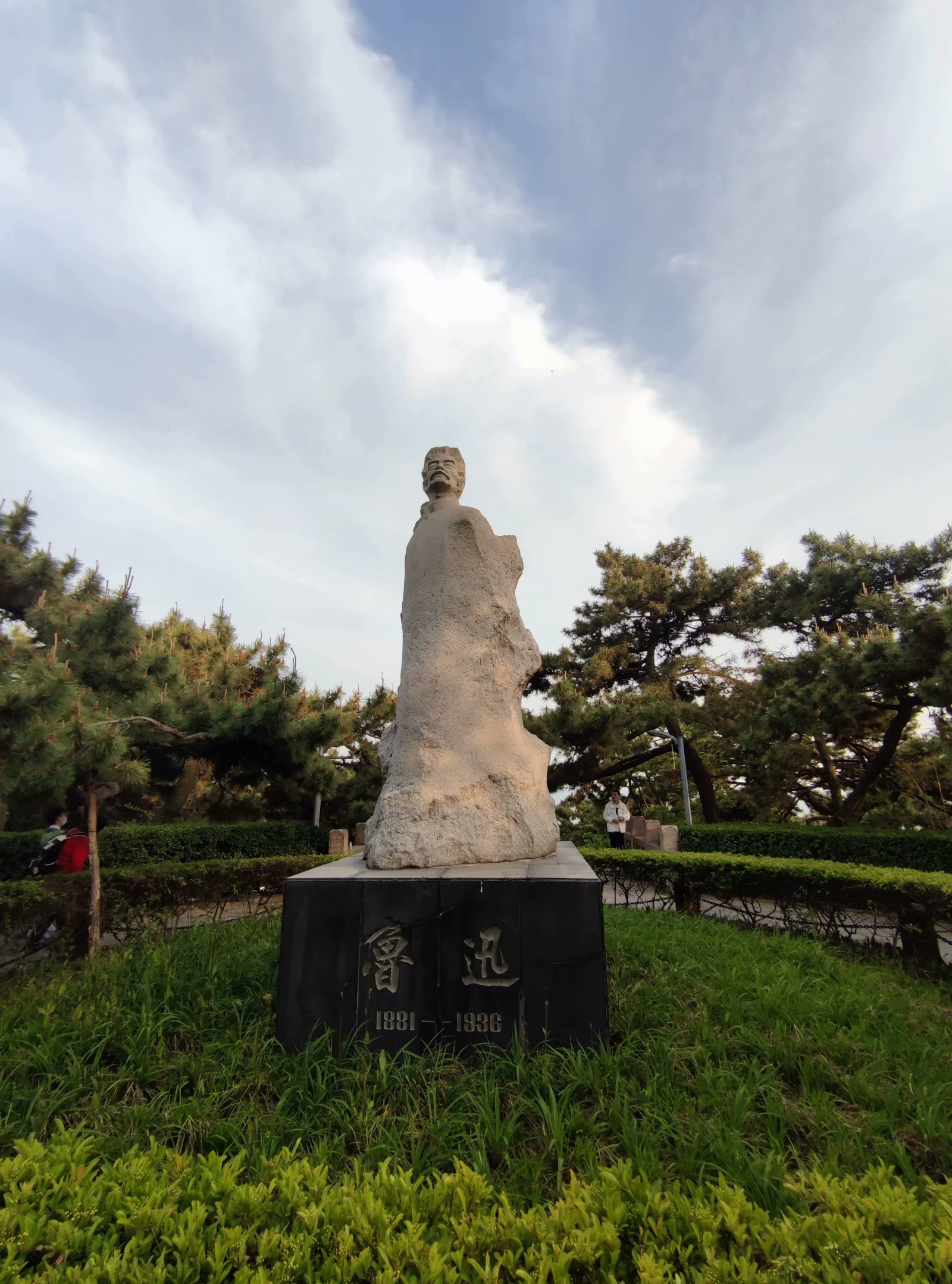鲁迅雕像